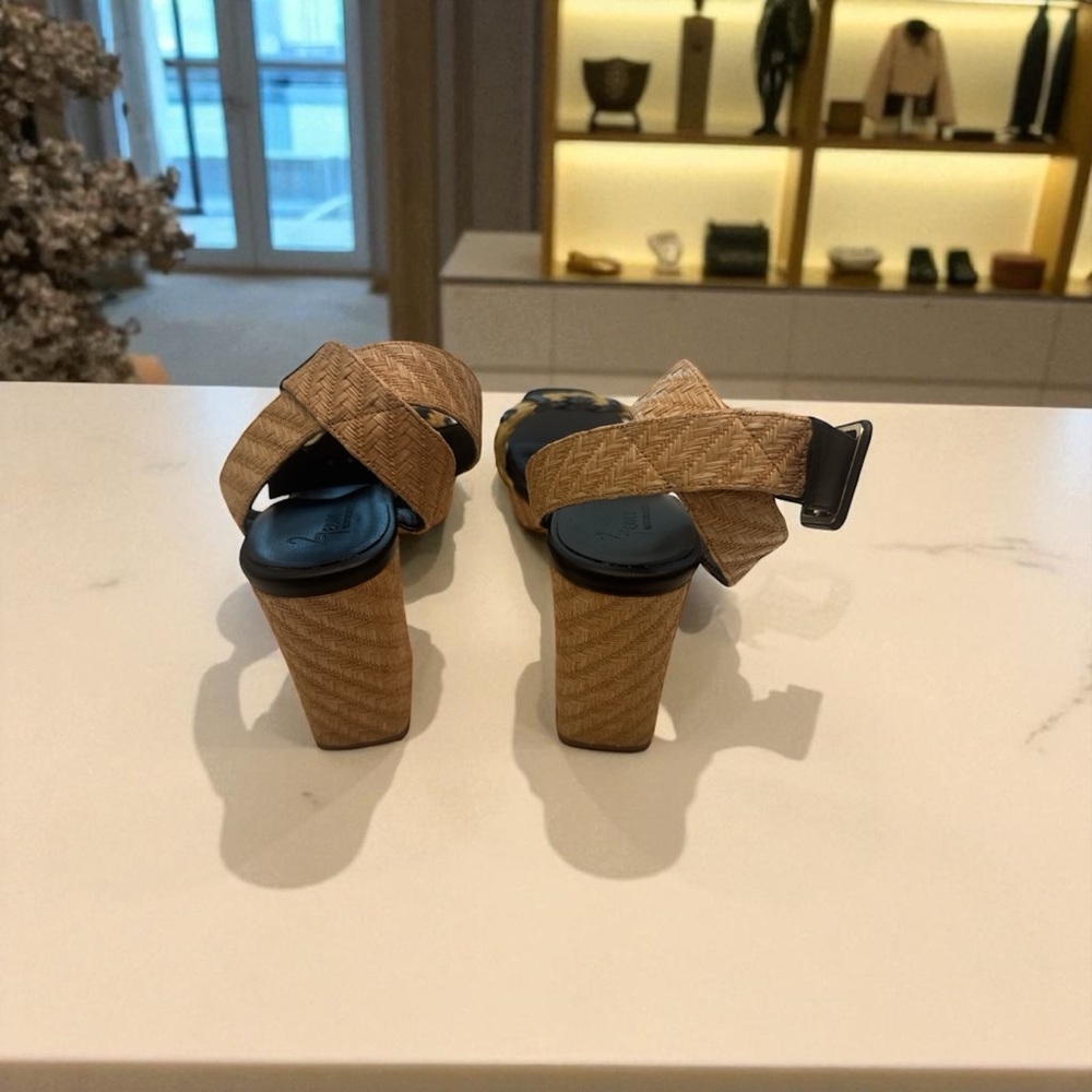 27 EDIT Elegant Tan with Black Accents Sandals - Picture 3 of 3